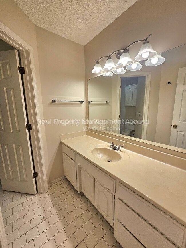 Building Photo - 4009 East 88th St S
