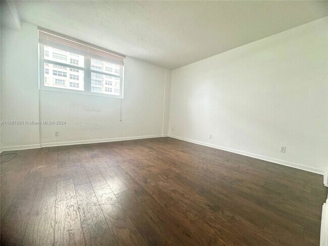 Building Photo - 3001 S Ocean Dr