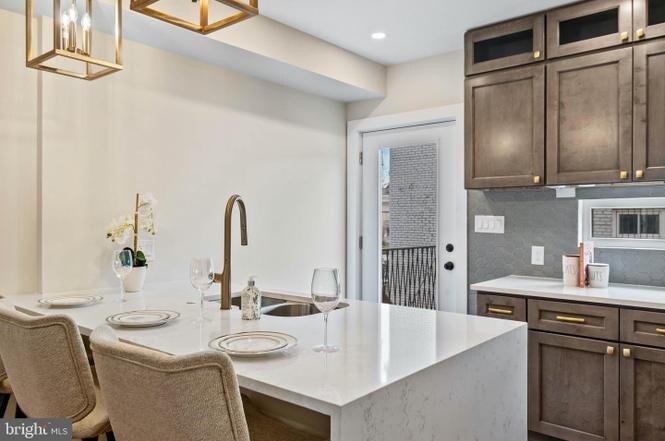 Building Photo - 331 W St NE