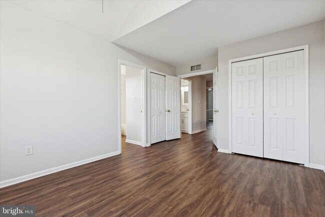 Building Photo - 270 Deer Run Ct