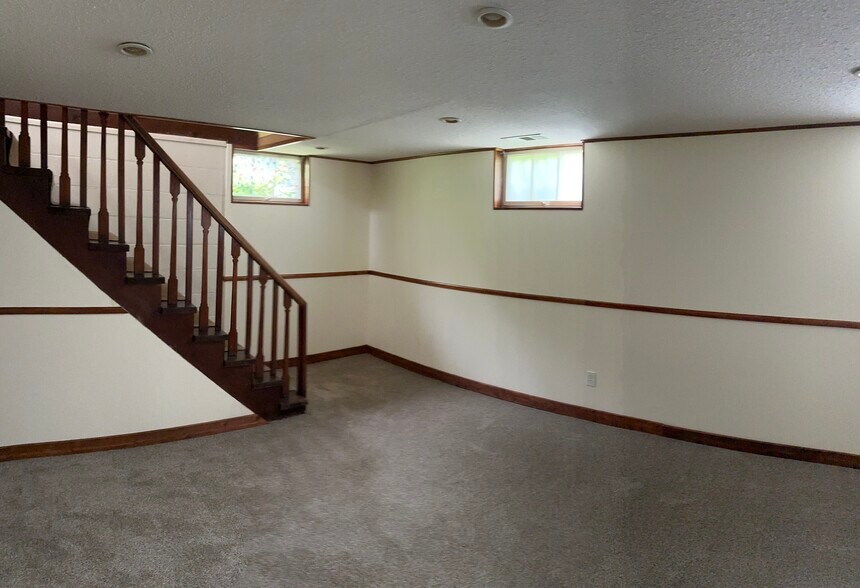 Building Photo - 124 Spruce St