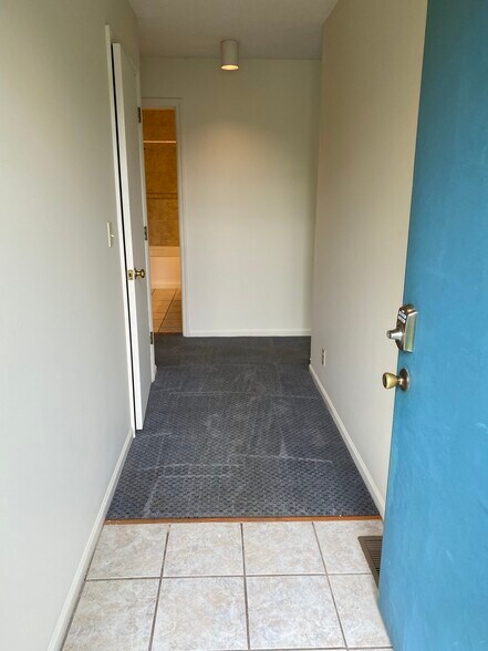 Entry hall - 101 S Shafer St