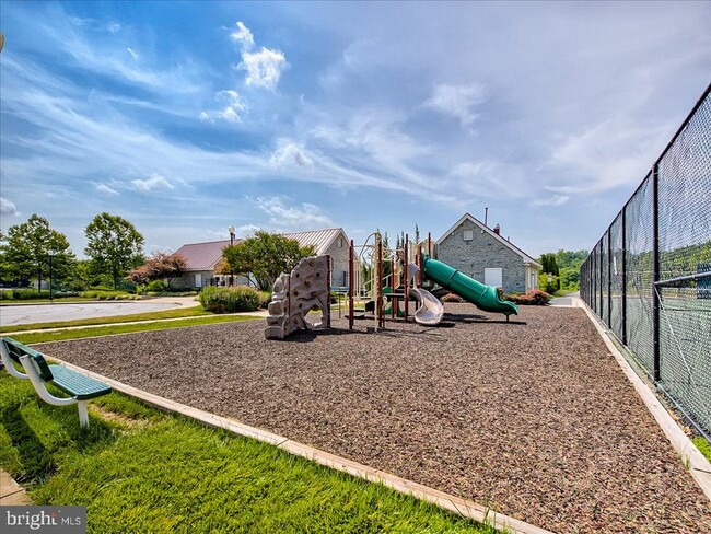 Building Photo - 1811b Wheyfield Dr