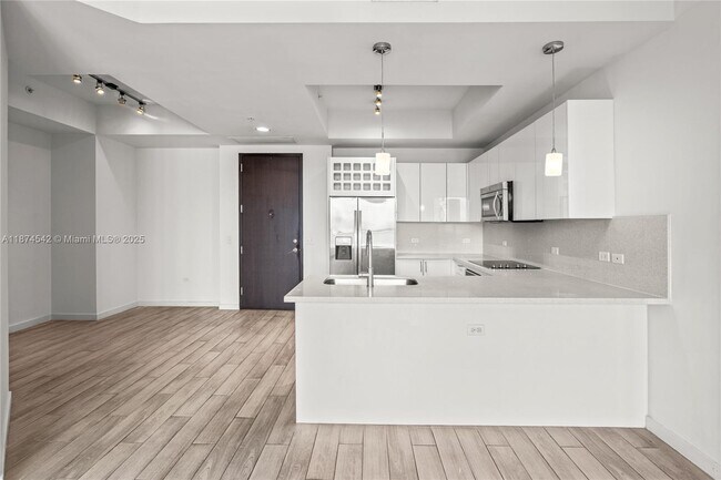 Primary Photo - 999 SW 1st Ave