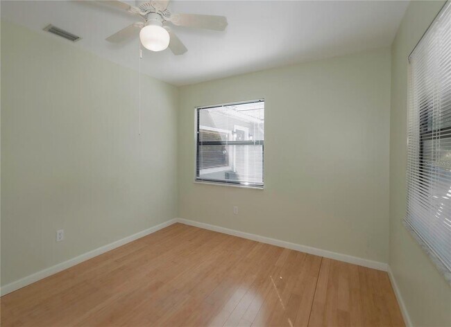 Building Photo - 1420 Alhambra Way S