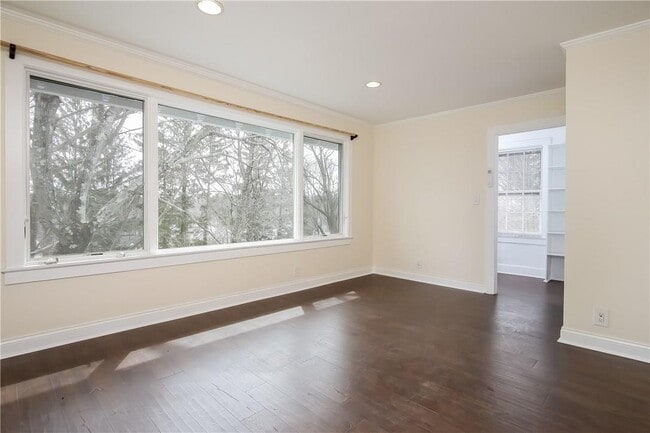 Building Photo - 50 Greenacres Ave