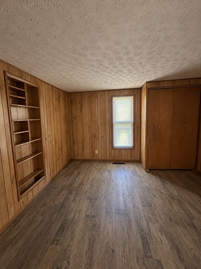Building Photo - 721 W Della St