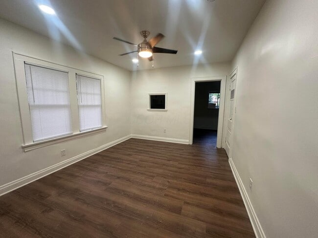 Building Photo - 378 S Wheatland Ave
