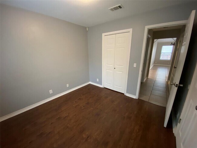 Building Photo - 1513 Deepwoods Trail