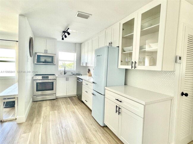 Building Photo - 221 Meridian Ave