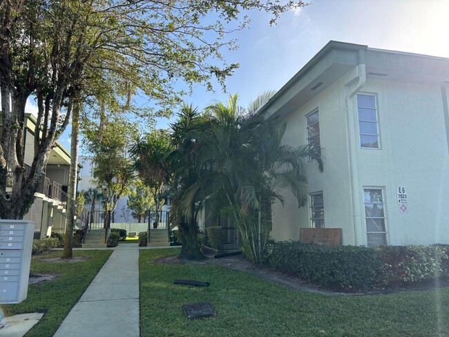 Building Photo - 7523 S Oriole Blvd