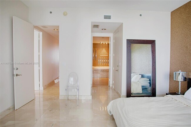 Building Photo - 15901 Collins Ave