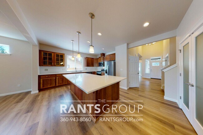 Building Photo - 3 Car Garage! Private Beach Access! Fantastic Location! I5 & shopping only 5 minutes away!