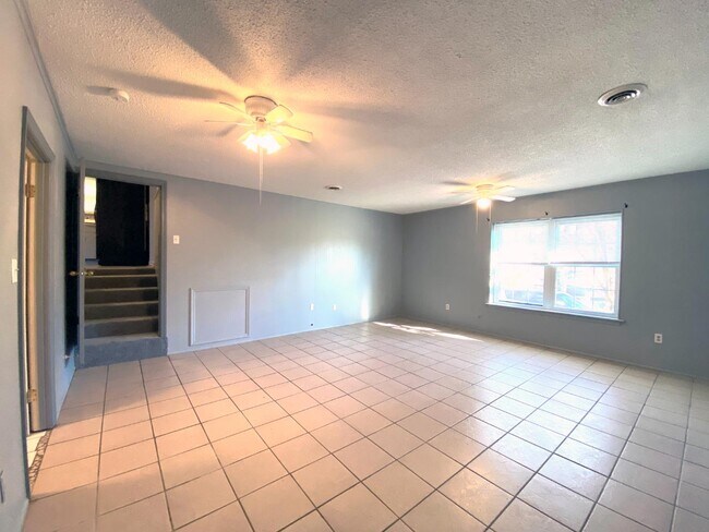 Building Photo - 739 S Germantown Cir