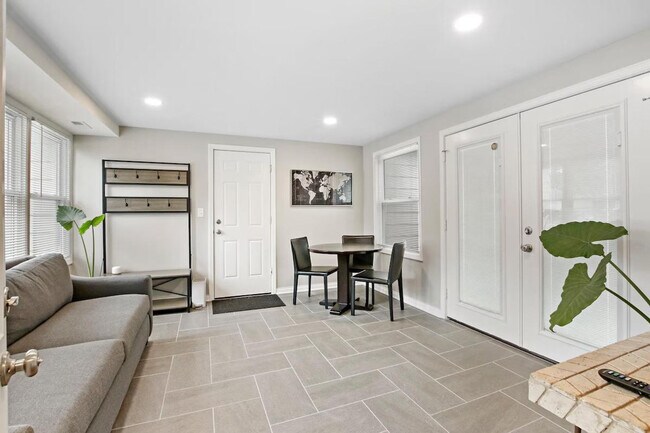 Building Photo - 1532 North Ave