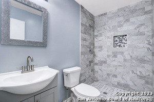 Building Photo - 5531 Ivanhoe St