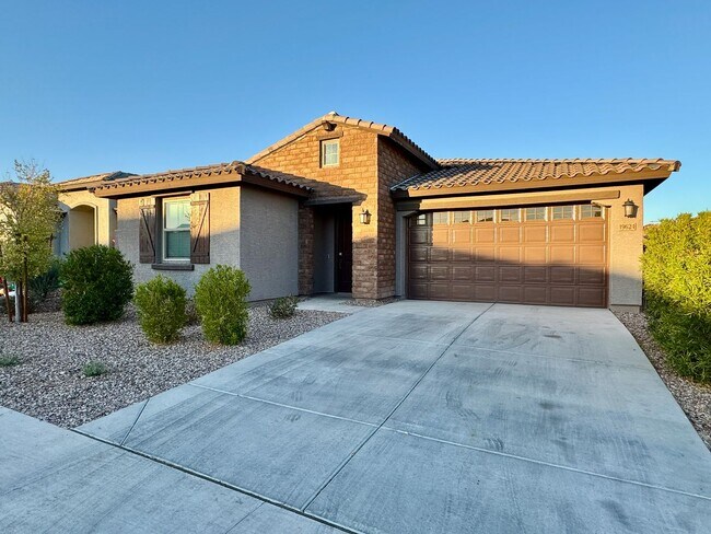 Building Photo - Beautiful Single Level Home Near Verrado!