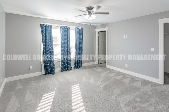 Building Photo - 9618 Shooting Star Cir