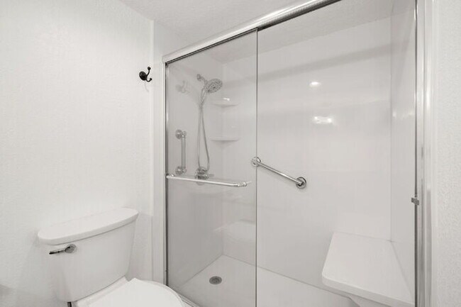 Building Photo - Charming 2-Bedroom, 1-Bathroom Fully Furnished Condo in the Heart of Downtown St. Petersburg!