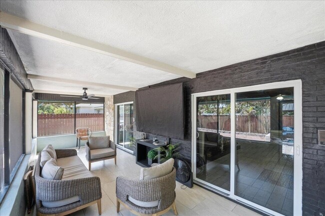 Building Photo - 1326 SW Bartell Ave