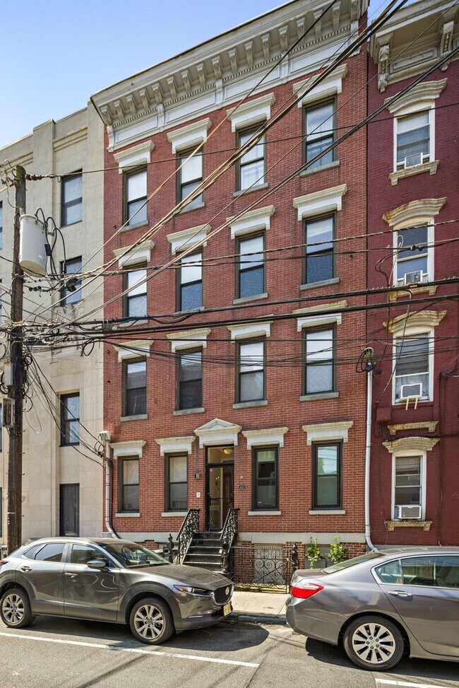 Building Photo - 405 4th St