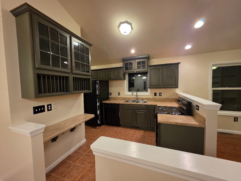 Building Photo - 180 Lakewood Dr