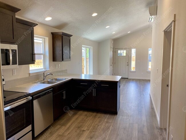 Building Photo - NEWER CONSTRUCTION - 2 BR 1BA Hayden Home in Redmond