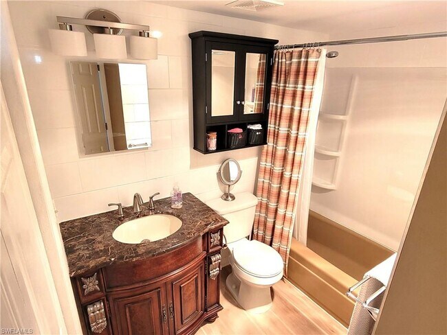 Building Photo - 1000 Manatee Rd