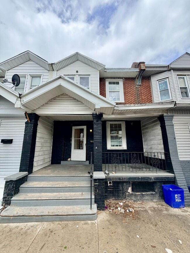 Building Photo - Rare 5-Bedroom Gem in Kingsessing