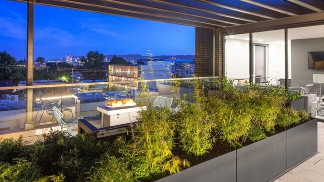 Building Photo - 4030 N Williams Ave