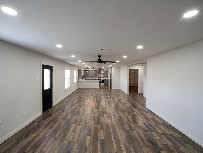 Building Photo - 375 Brown Rd