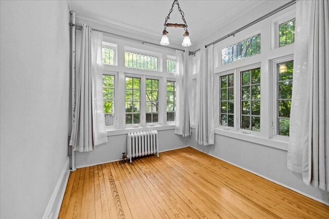 Building Photo - 18 Elm Pl