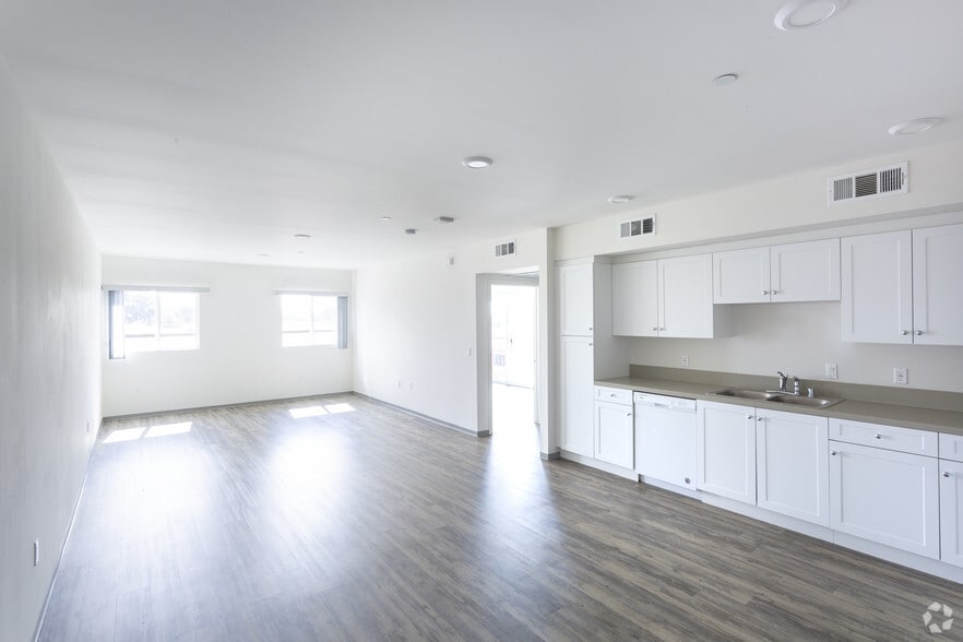 Corridor - CHASE APARTMENTS