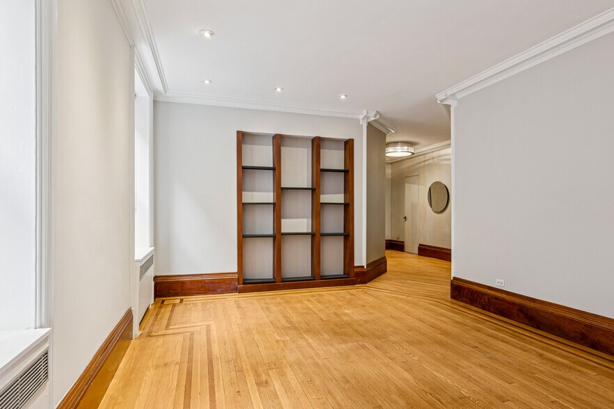 Building Photo - 527 W 110th St