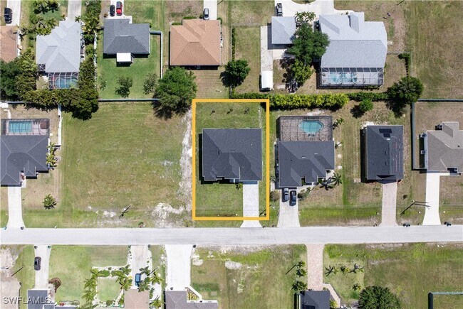 Building Photo - 129 NW 27th Pl