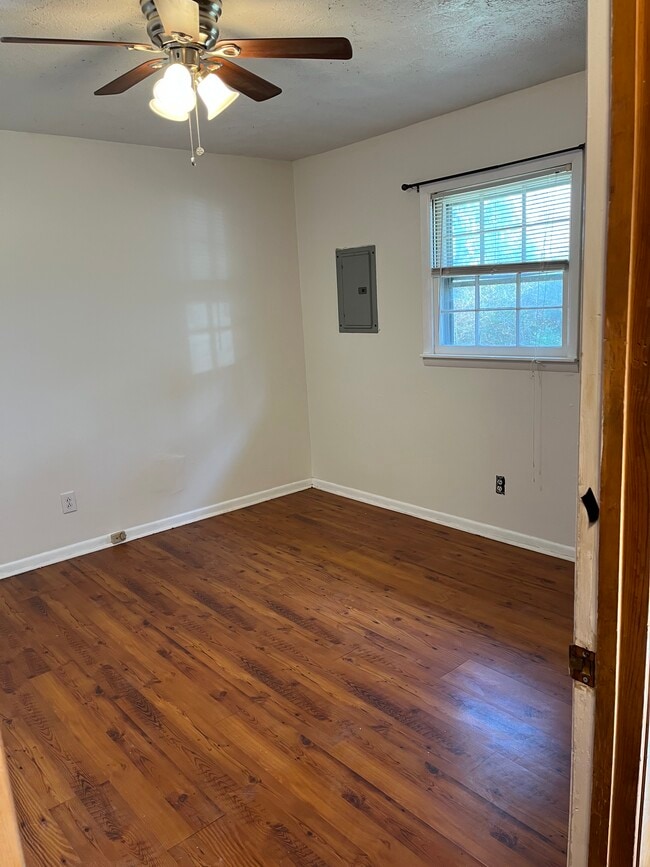 Building Photo - 2318 Tinnell Ct