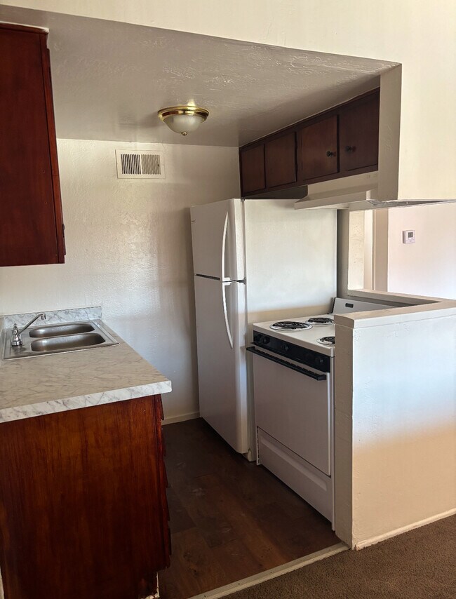 Building Photo - 190 Las Flores