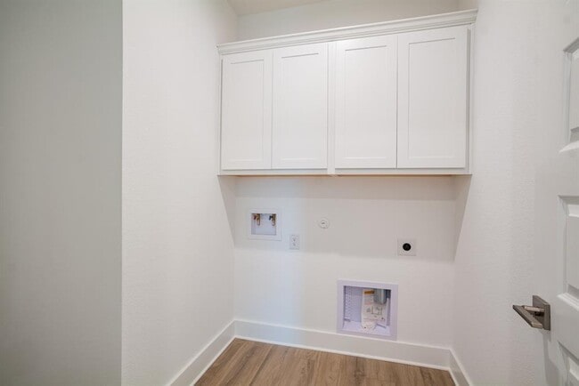 Building Photo - 4612 Modena Bay Bend