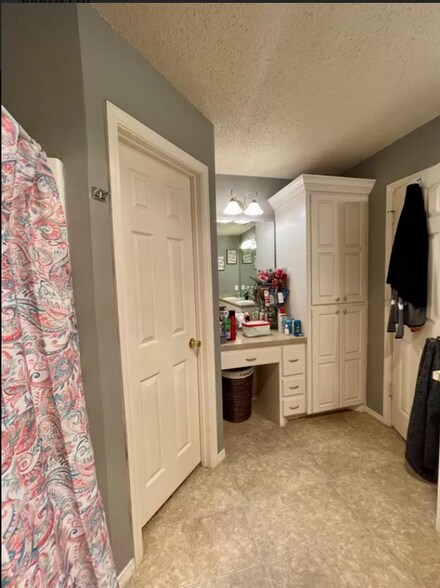 His & Her Closet - 2503 108th Dr