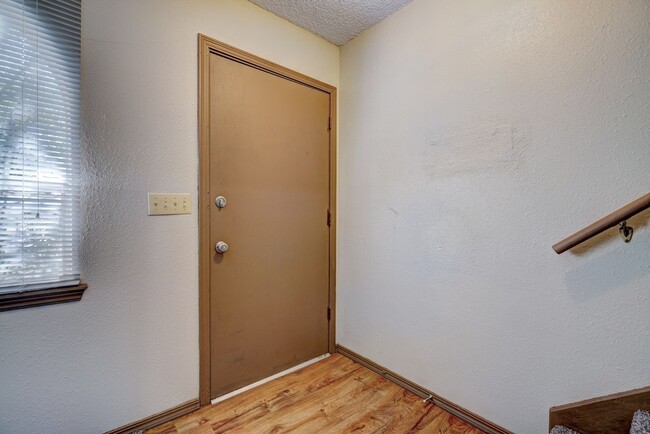 Building Photo - Discover Your New Home: 2-Bedroom Duplex A...