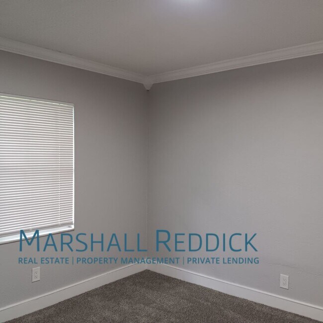 Building Photo - Charming 2 Bedroom, 2 Bath Duplex in a Gre...