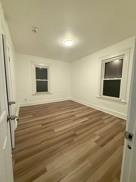 Building Photo - 242 4th Ave