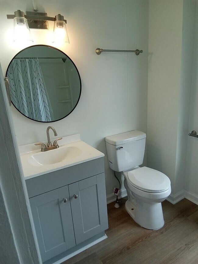 Building Photo - Renovated 2BR, 1 BA SFH