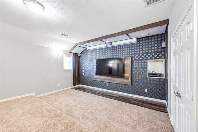Building Photo - 8127 Edenwood Dr