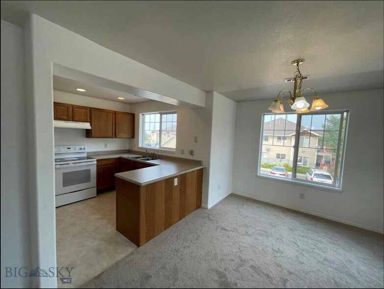 Building Photo - 763 Forestglen Dr