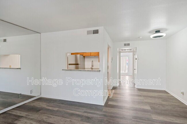 Building Photo - 8401 N New Braunfels Ave