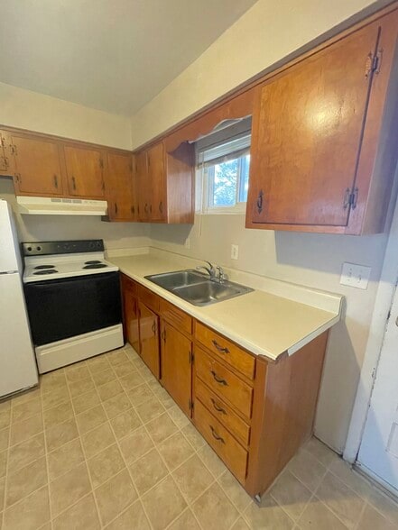 Building Photo - 1128 Sparrow Rd