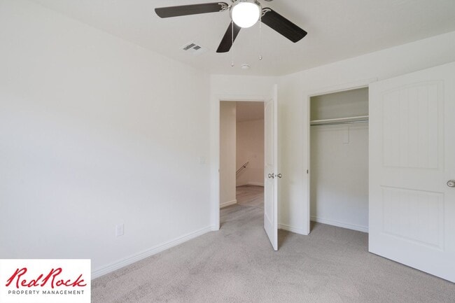 Building Photo - End Unit Fossil Hills Townhome with 3 Beds and 2.5 Baths