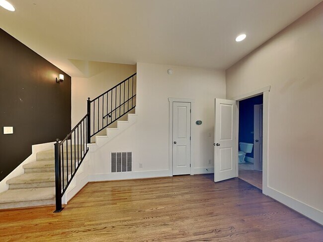 Building Photo - 2081 Eagle Ridge Dr