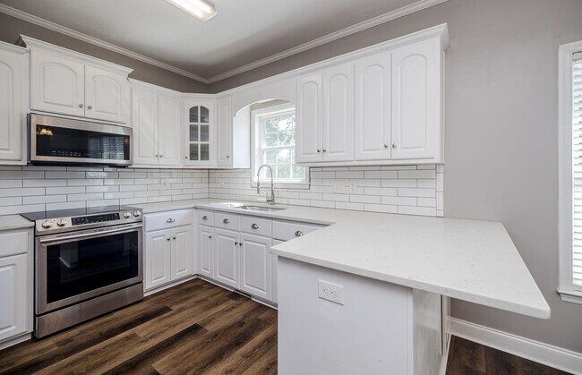 Building Photo - 4893 Somerset Dr